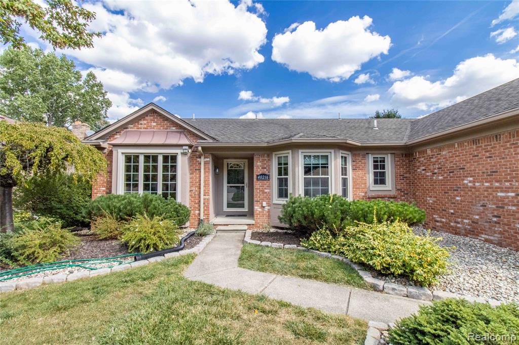 40216 Denbigh Drive, Sterling Heights, MI 48310 — Photo 2