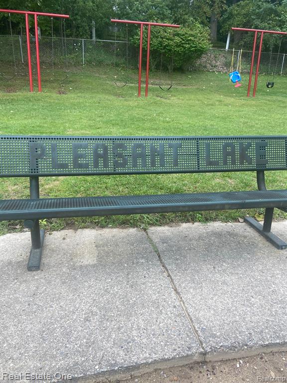 0000 Blue Jay Way, West Bloomfield, MI, 00000