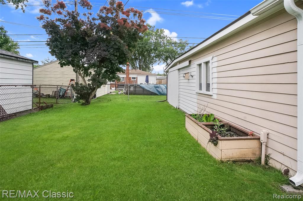 7218 Sterling, Center Line, MI 48015 — Photo 24