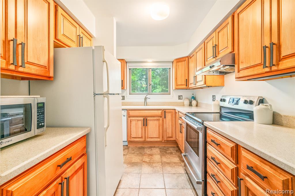 2109 PAULINE CT, Ann Arbor, MI 48103 — Photo 2