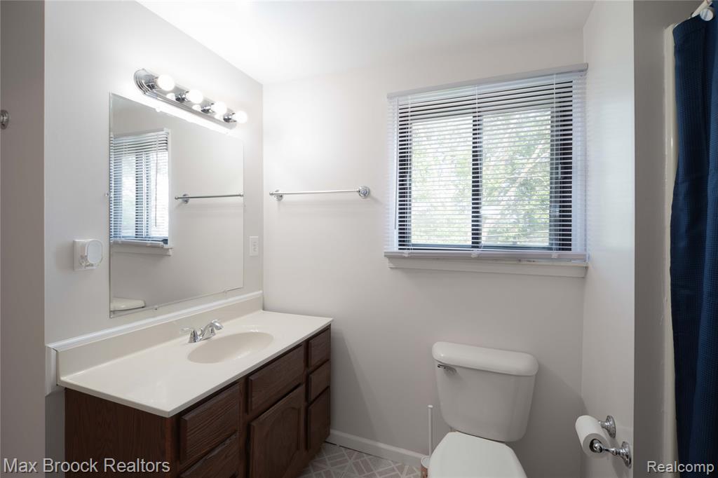 8212 Carrousel Boulevard, Westland, MI — Photo 20