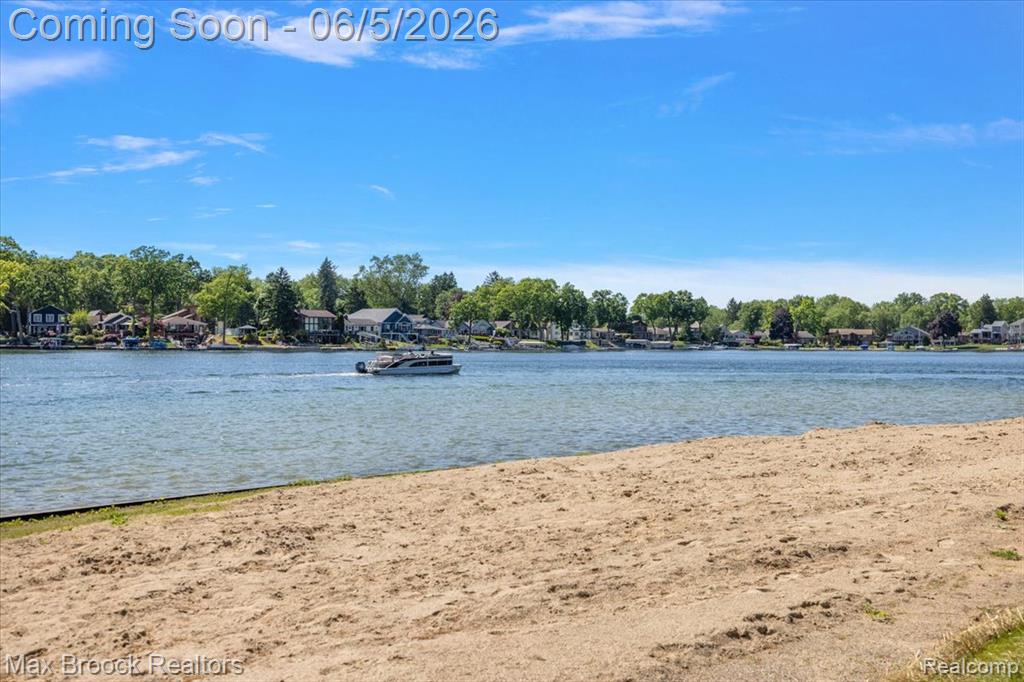 6431 Prairie Lawn, Waterford, MI 48329 — Photo 4