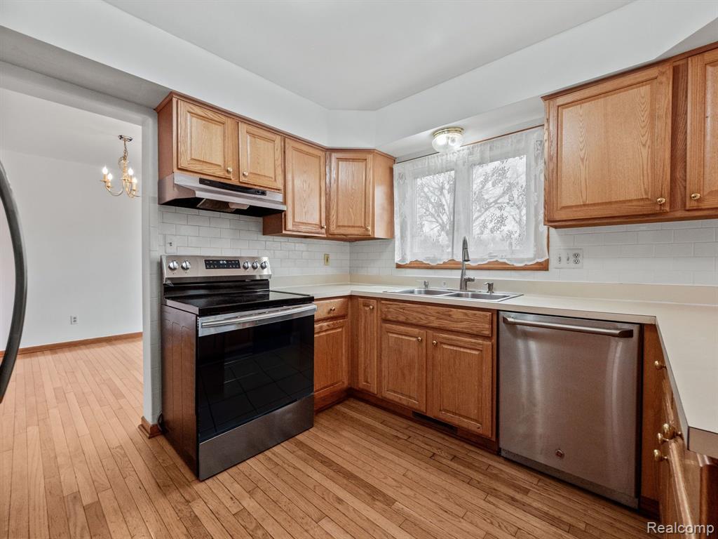 5079 W POND Circle, West Bloomfield, MI 48323 — Photo 11