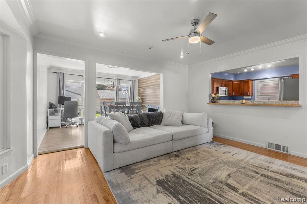 823 NEW YORK Avenue, Lincoln Park, MI 48146 — Photo 15