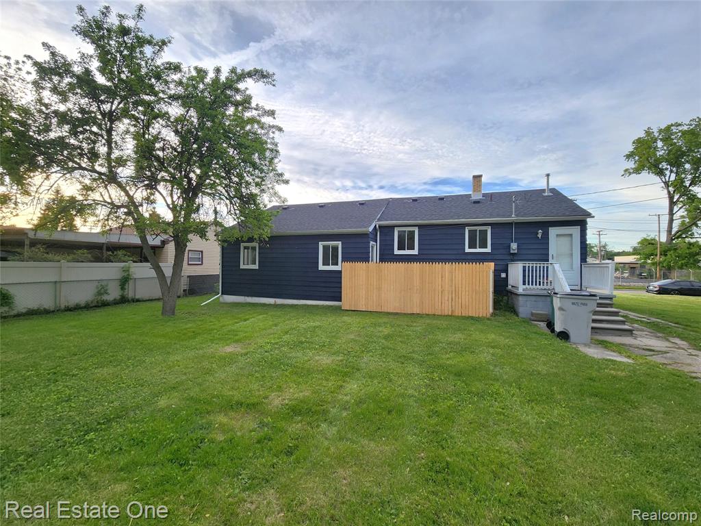 1574 E Woodruff Avenue, Hazel Park, MI 48030 — Photo 5