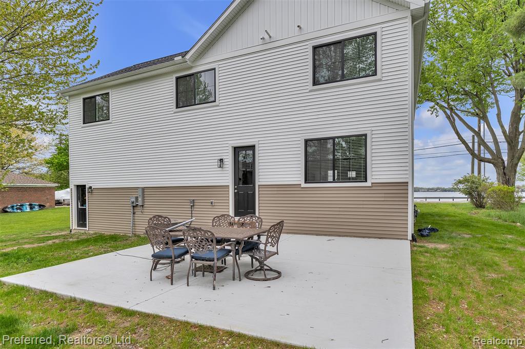 5264 Cooley Lake Road, Waterford, MI 48327 — Photo 55
