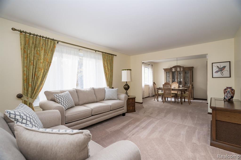 758 Lake Forest Road, Rochester Hills, MI 48309 — Photo 2