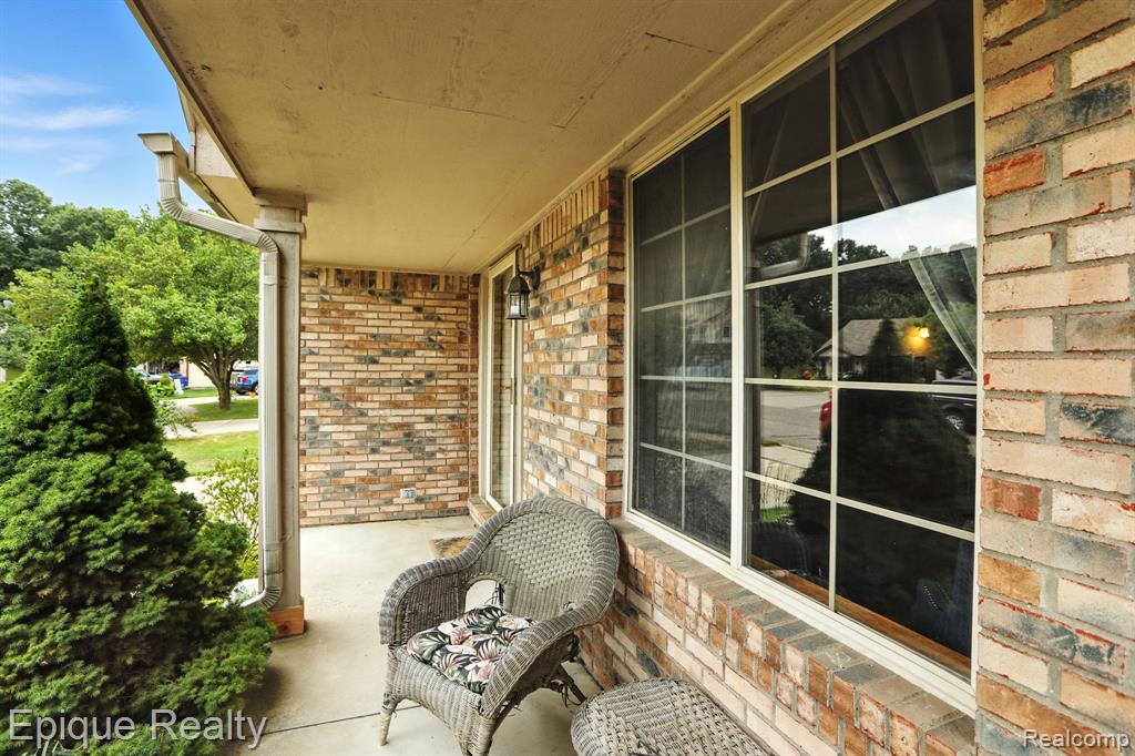 418 Converse Court, Lake Orion, MI 48362 — Photo 4