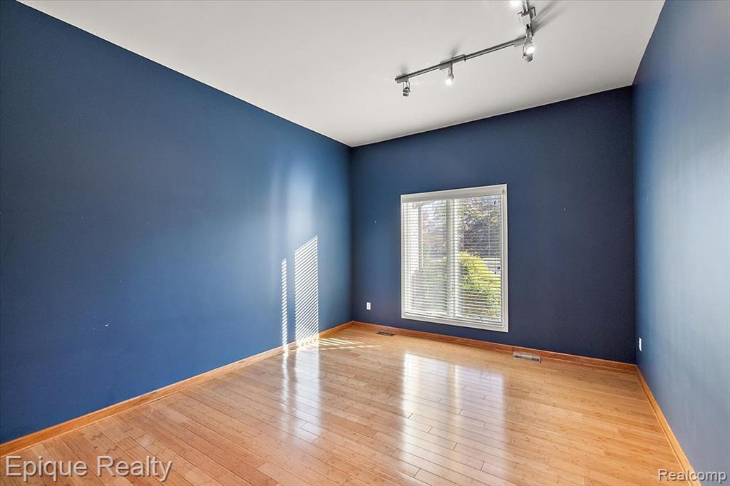 374 Oakbridge Drive, Oakland, MI 48306 — Photo 32