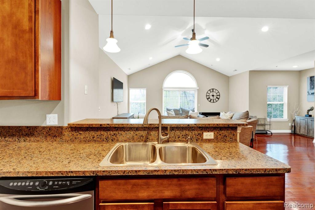 48888 Amanda Lane, Shelby Twp, MI 48317 — Photo 8