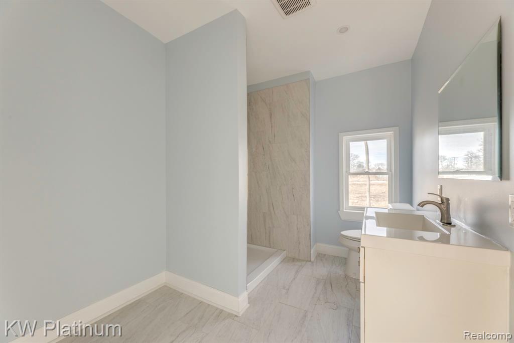 2819 Ravenswood Road, Port Huron, MI 48060 — Photo 18