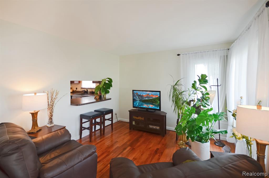 43475 Deborah Drive, Sterling Heights, MI 48313 — Photo 3