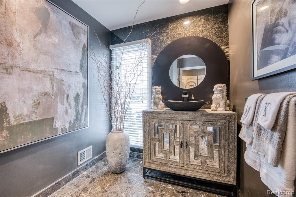5292 Pond Bluff Drive, West Bloomfield, MI 48323 — Photo 39