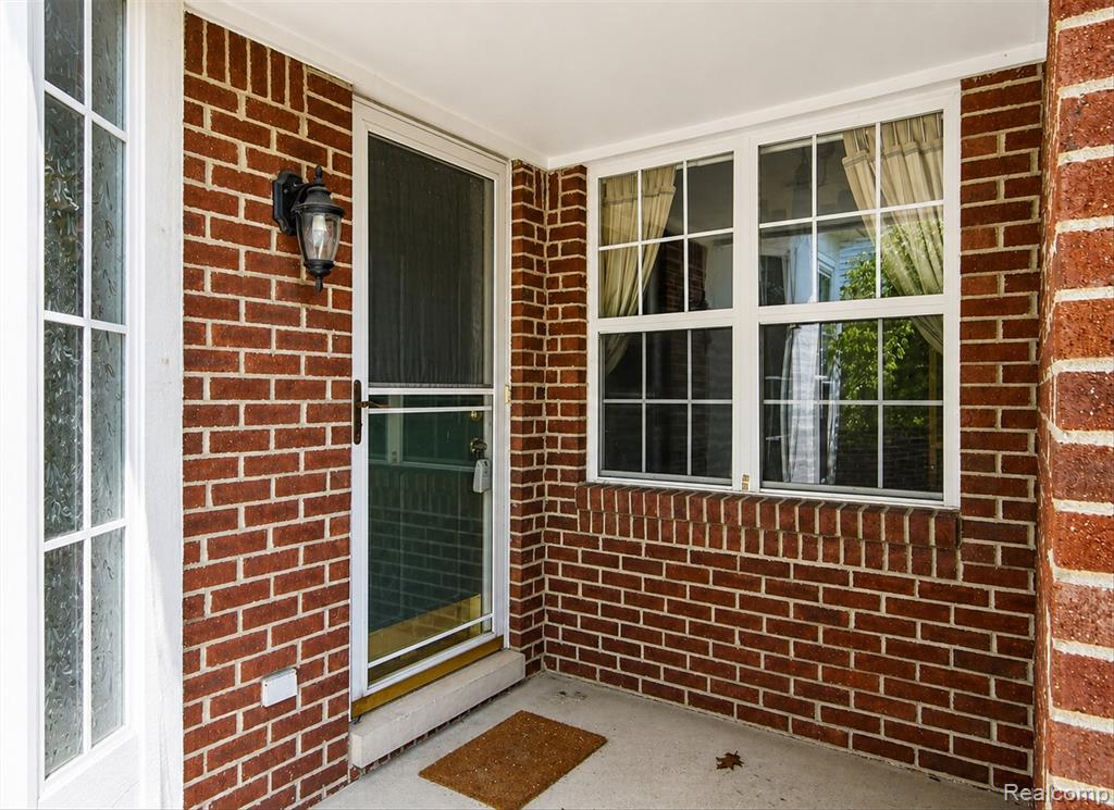 606 Shady Maple Drive, Wixom, MI 48393 — Photo 4