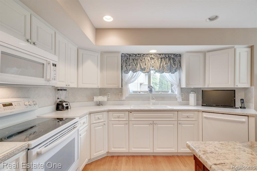 6894 LANCEWOOD, Shelby Twp, MI 48316 — Photo 14