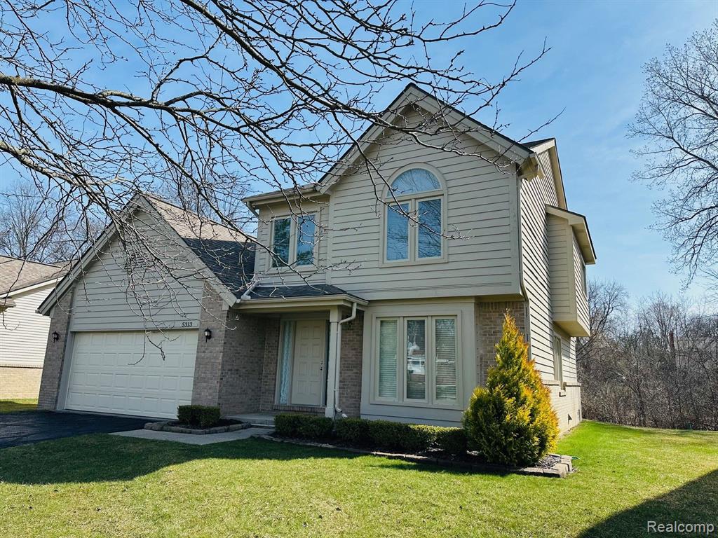5313 SIMPSON LAKE Road, West Bloomfield, MI 48323 — front exterior