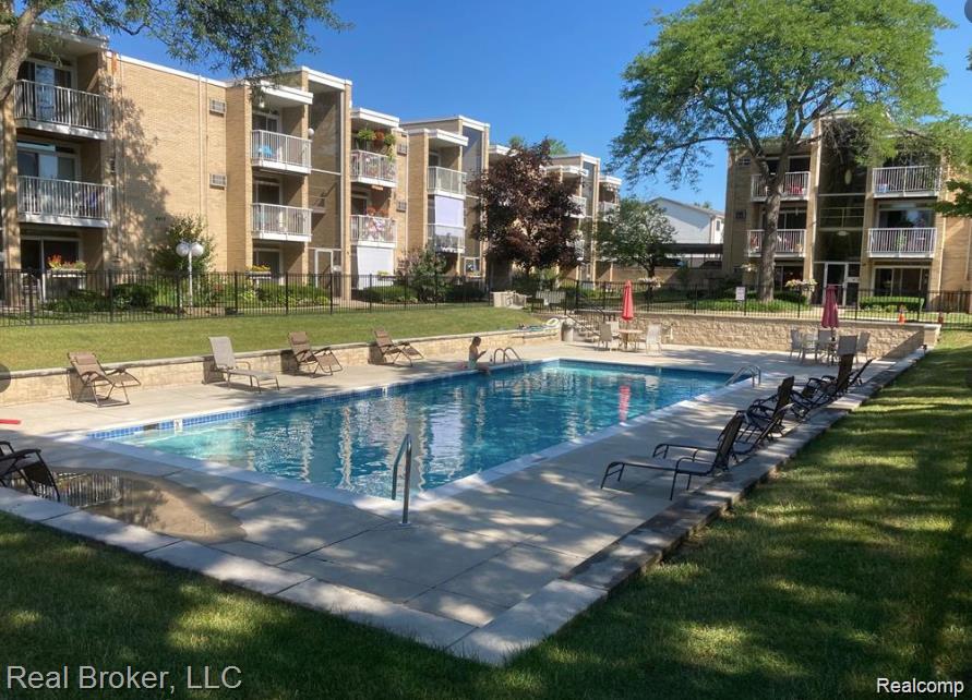 4905 Crooks Road, Royal Oak, MI 48073 — Photo 19
