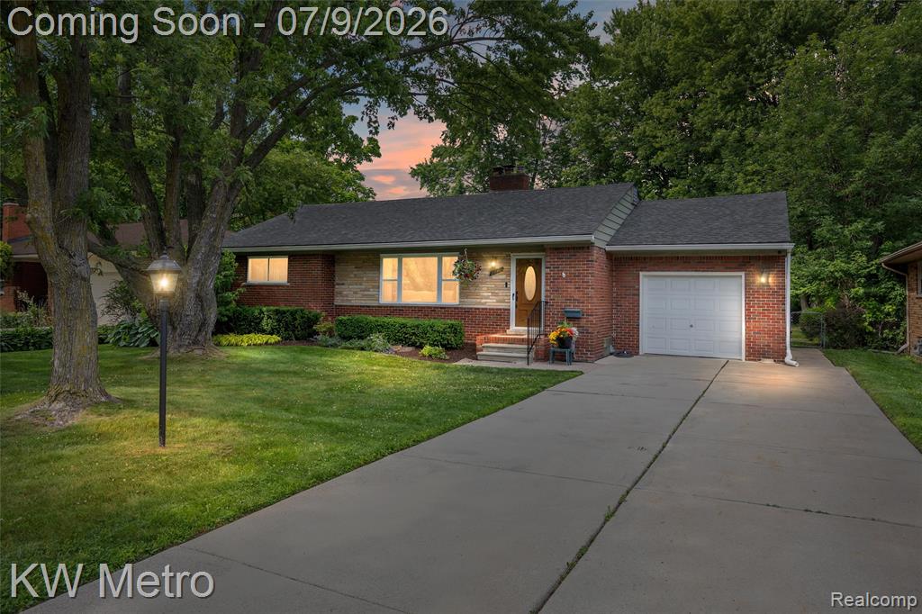 20665 Woodcrest Street, Harper Woods, MI 48225