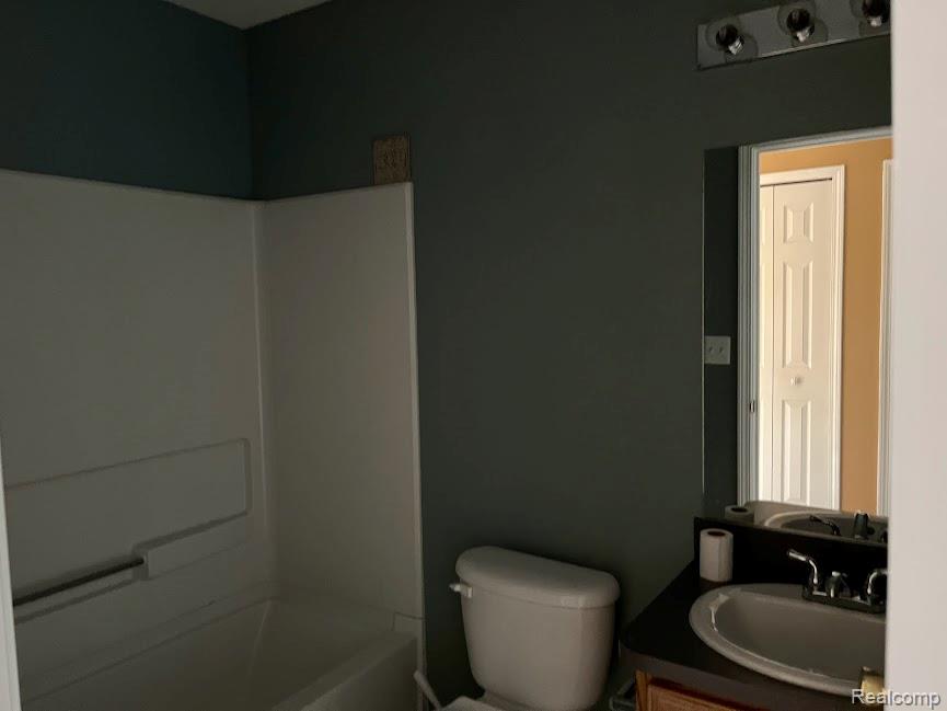 20039 HIDDEN OAKS Drive, Trenton, MI 48183 — Photo 6