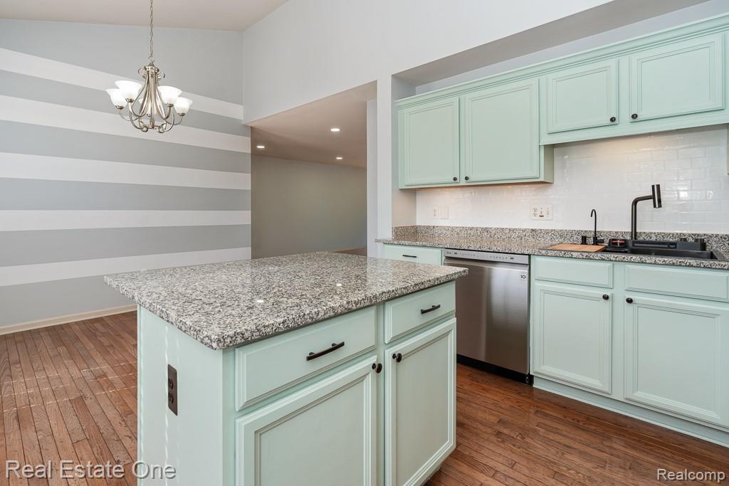 6963 Edgewater Drive, Troy, MI 48085 — Photo 9