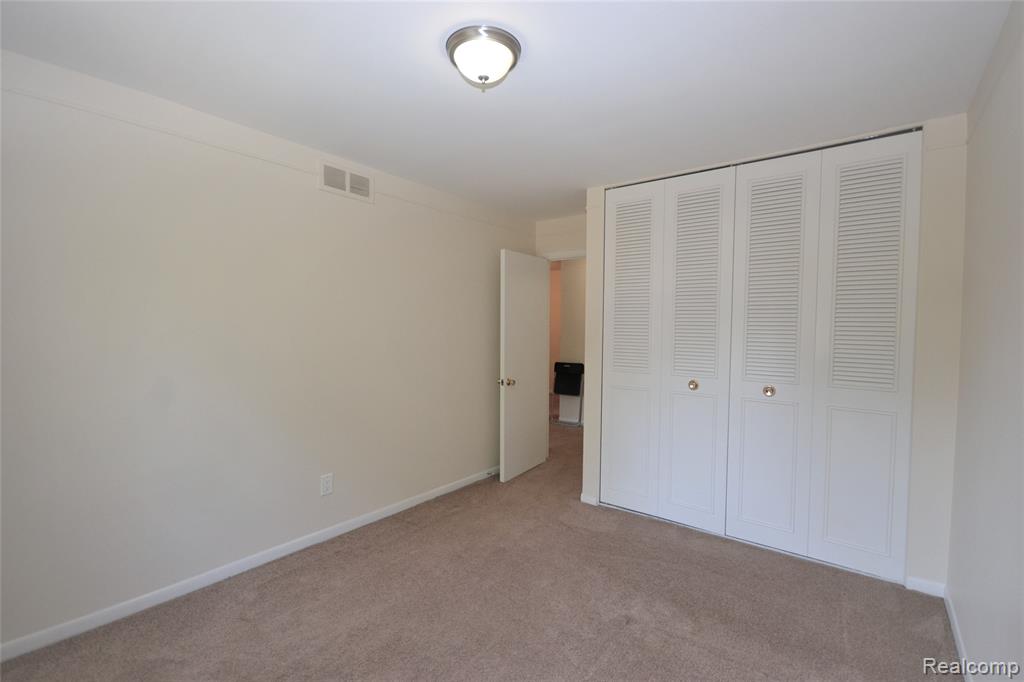559 Fox Hills Drive N, Bloomfield Hills, MI 48304 — Photo 14