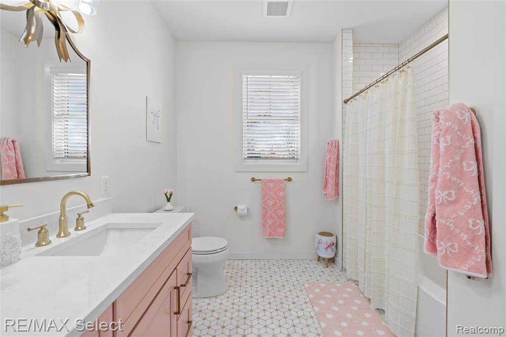 2208 Grove Park Road, Fenton, MI, 48430