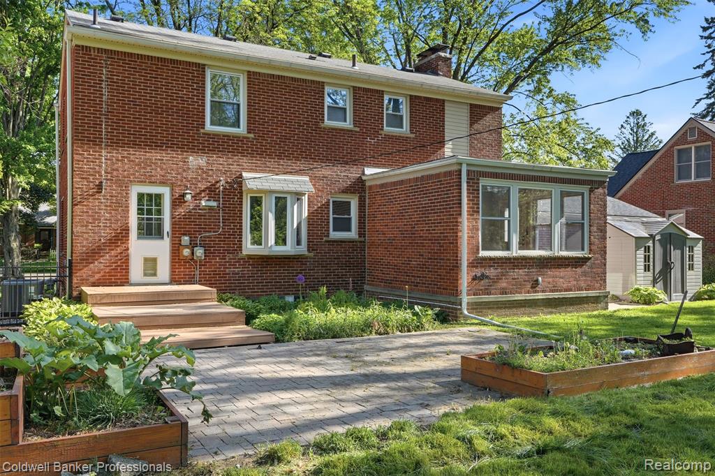 18761 Dolores Avenue, Lathrup Village, MI 48076 — Photo 38