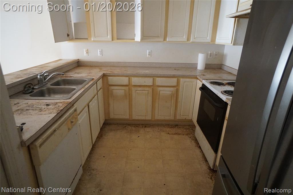 9025 Newport Way, 24, Livonia, MI 48150 — Photo 2