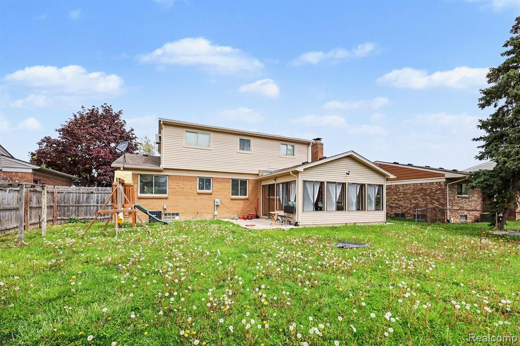 4274 Dickson Drive, Sterling Heights, MI 48310 — Photo 27