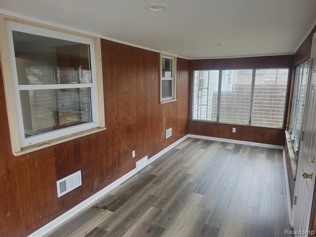 912 Markham Street, Flint, MI 48507 — Photo 12