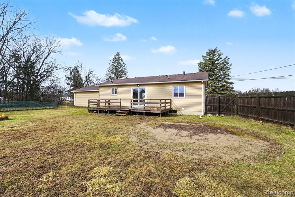4483 Columbine Avenue, Burton, MI 48529 — Photo 16