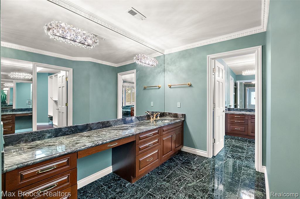5148 Crest Knolls Court, Bloomfield Hills, MI 48302 — Photo 15