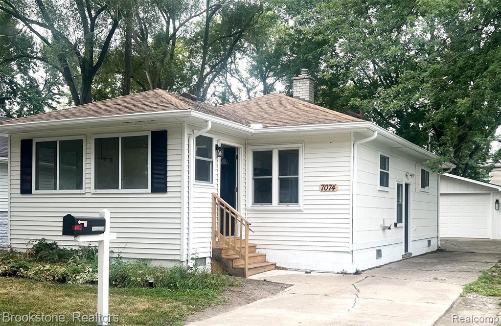 7074 Orchard Avenue, Warren, MI 48091