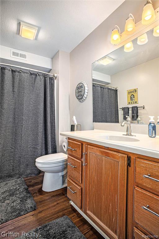 1217 Curzon Court, 203, Howell, MI 48843 — Photo 7