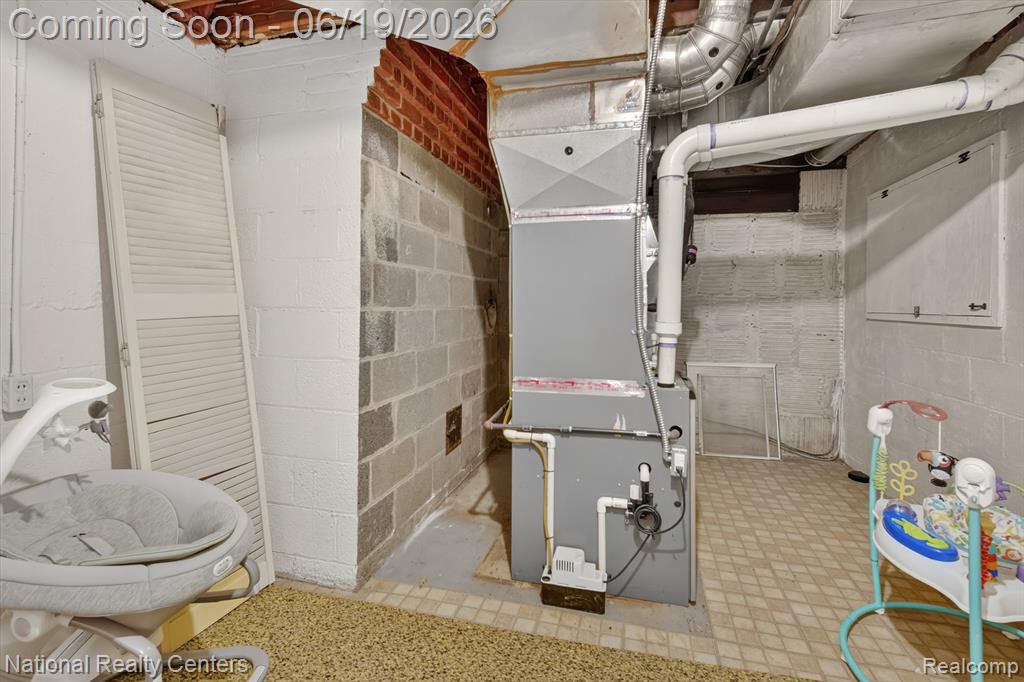 360 Woodland Drive, South Lyon, MI 48178 — Photo 32