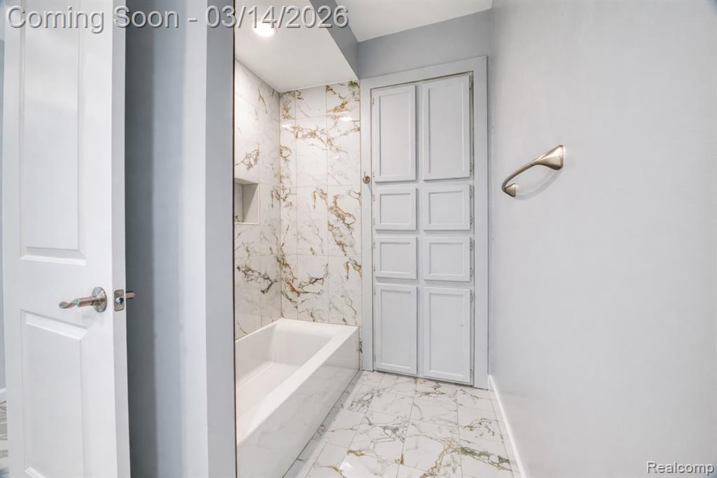19580 Parke Lane, Grosse Ile, MI 48138 — Photo 21