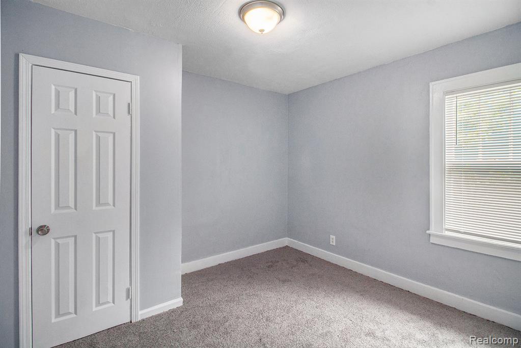 570 E KENNETT Road, Pontiac, MI 48340 — Photo 15