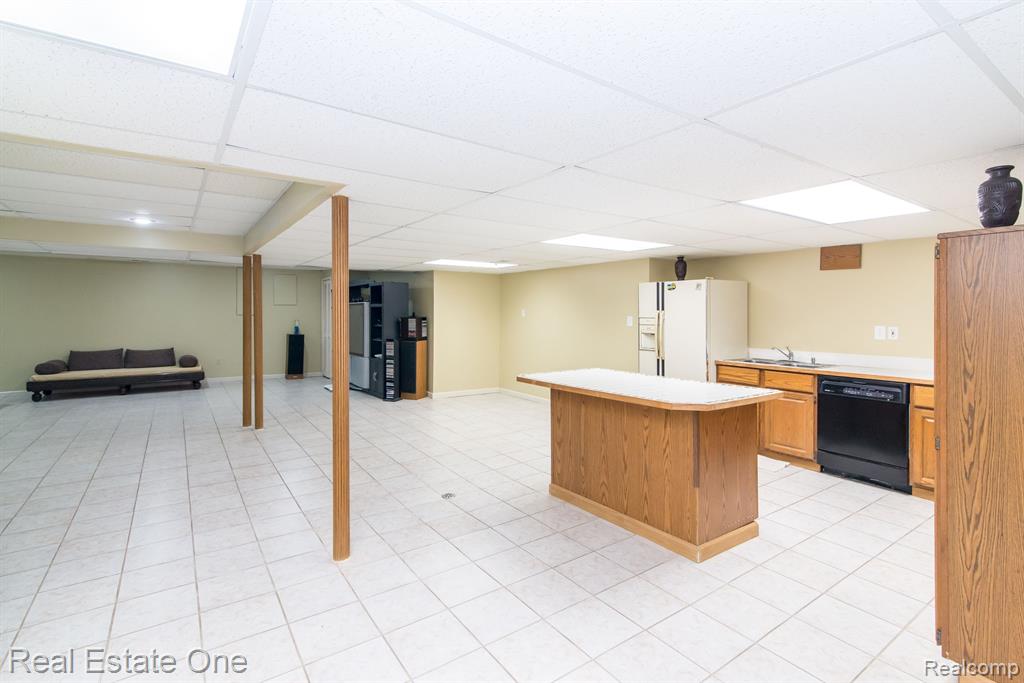 4088 PARKSTONE Court, Troy, MI 48098 — Photo 85