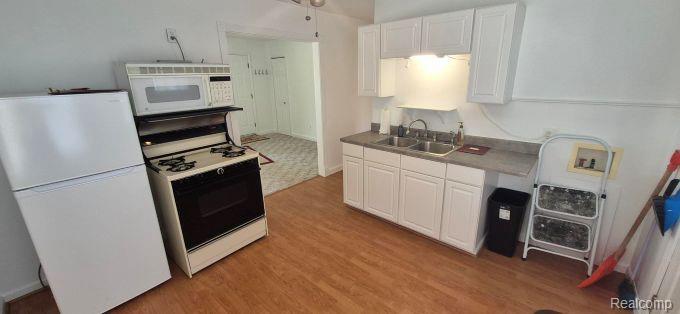 92 Kalama E, Madison Heights, MI 48071 — Photo 9