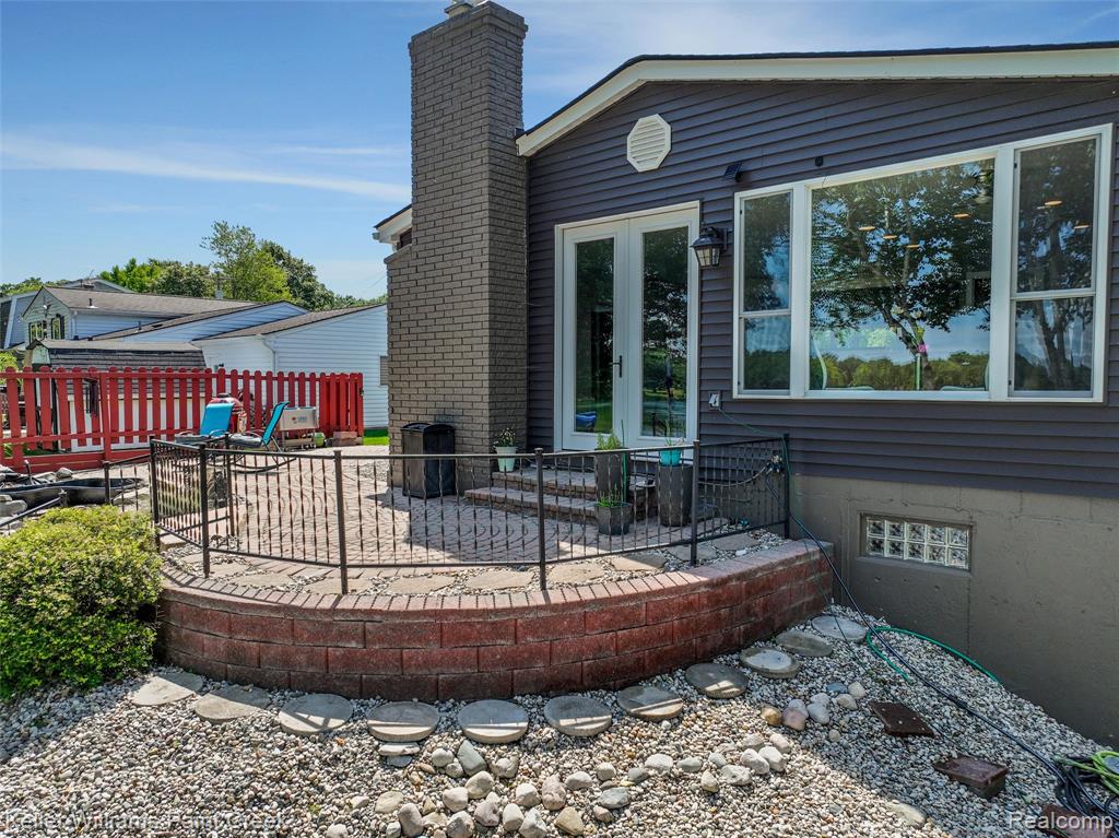 5842 Pleasant Drive, Waterford, MI 48329 — Photo 31