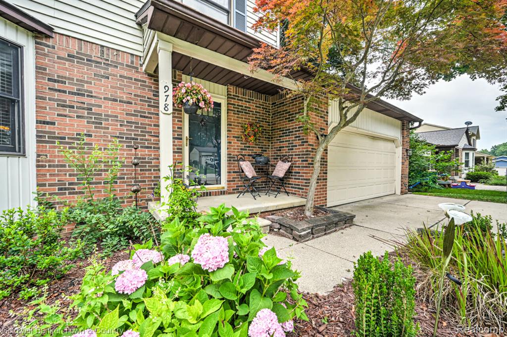 978 Oak Ridge Circle, Brighton, MI 48116 — Photo 3