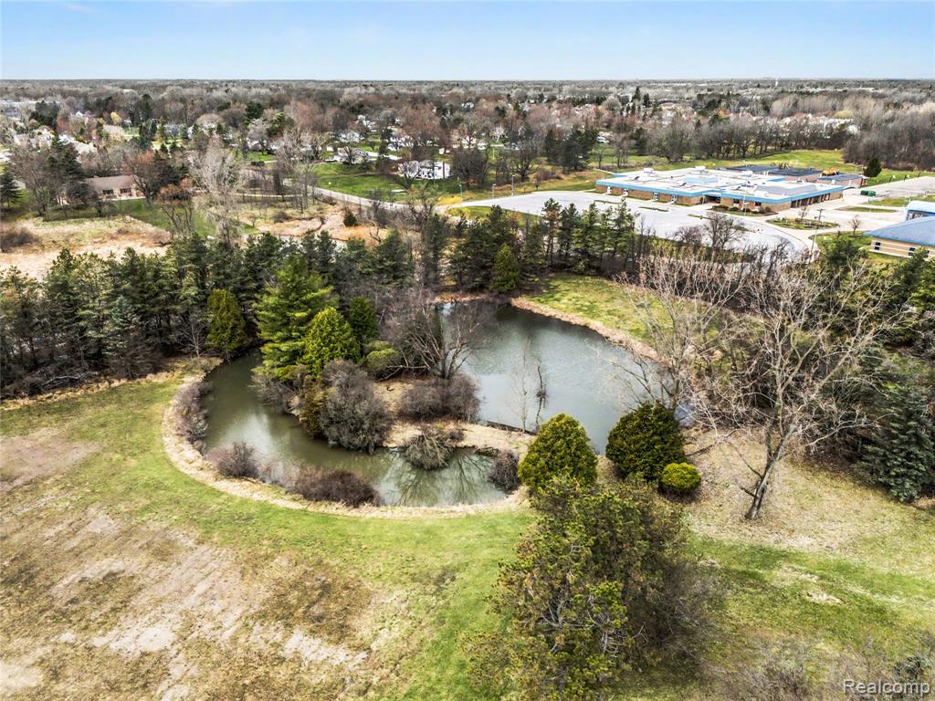 4385 Warwick Circle Drive, Grand Blanc, MI 48439 — Photo 18