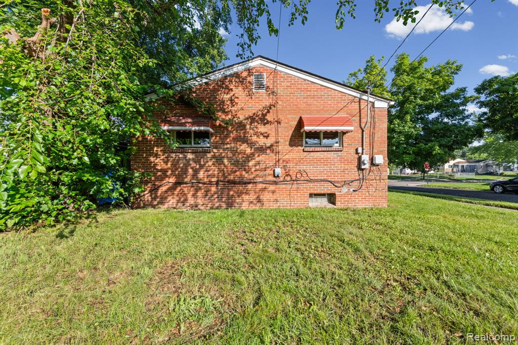 1601 S Bassett Street, Detroit, MI 48217 — Photo 24
