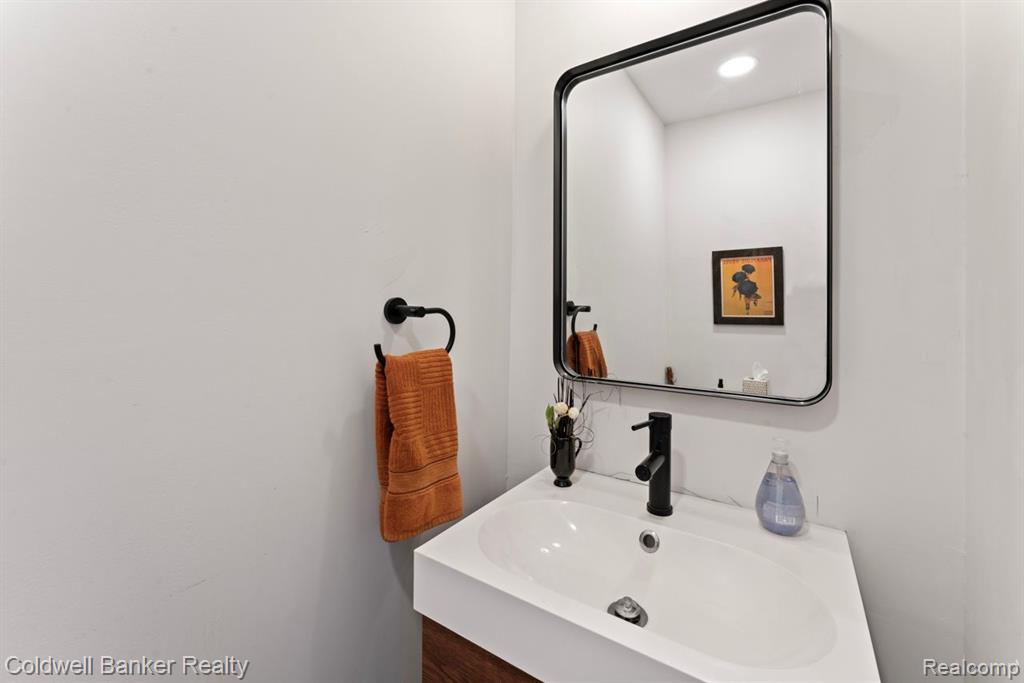 817 E Kirts Boulevard, Troy, MI 48084 — Photo 14
