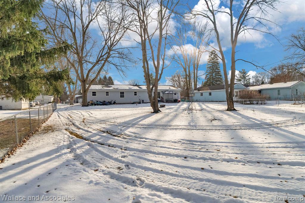 4440 Cambridge Drive, Port Huron, MI 48060 — Photo 35