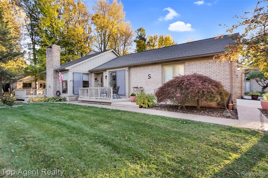 43058 W Kirkwood Drive, Clinton Twp, MI 48038 — Photo 2