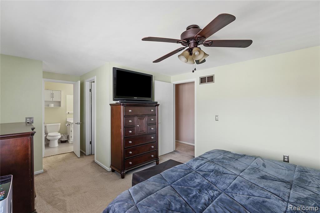 25030 Balsam Drive, Flat Rock, MI 48134 — Photo 15