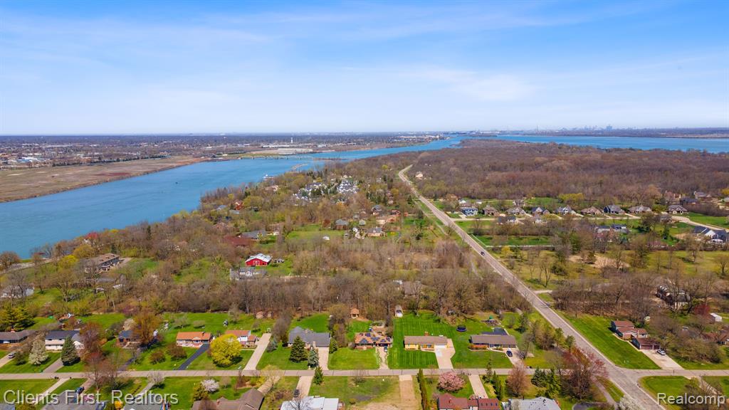9350 BYROMAR Lane, Grosse Ile, MI 48138 — Photo 47