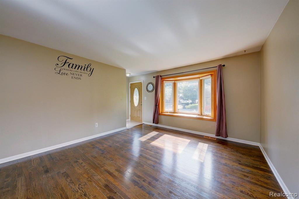 8246 FORREST Drive, Canton, MI 48187 — Photo 4