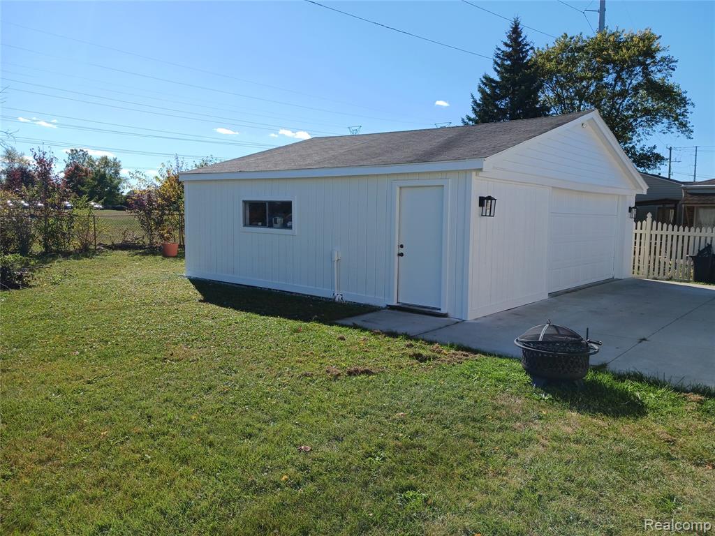 19117 Hyde Park Court, Woodhaven, MI 48183 — Photo 4